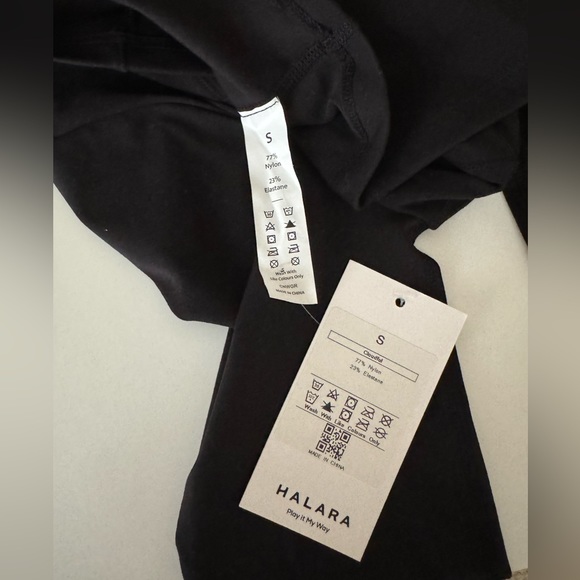 Halara Half Zip Long Sleeve Thumb Hole Cropped Black Top Size S NWT - Picture 5 of 6